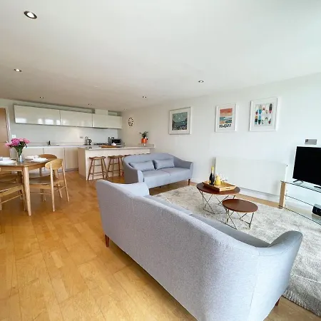 8 Zinc Holiday home